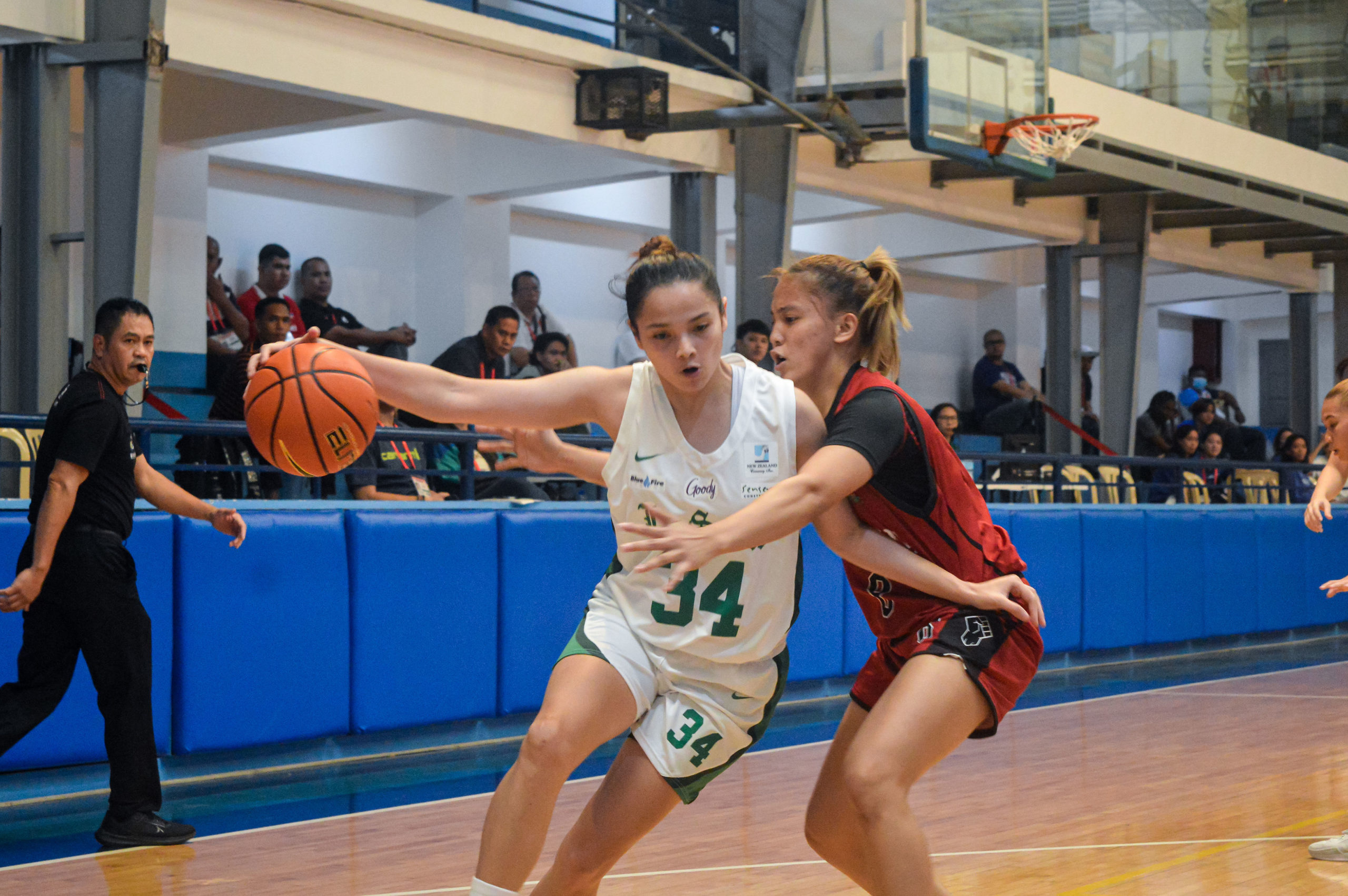 Lady Archers, bumigay sa matatapang na Fighting Maroons