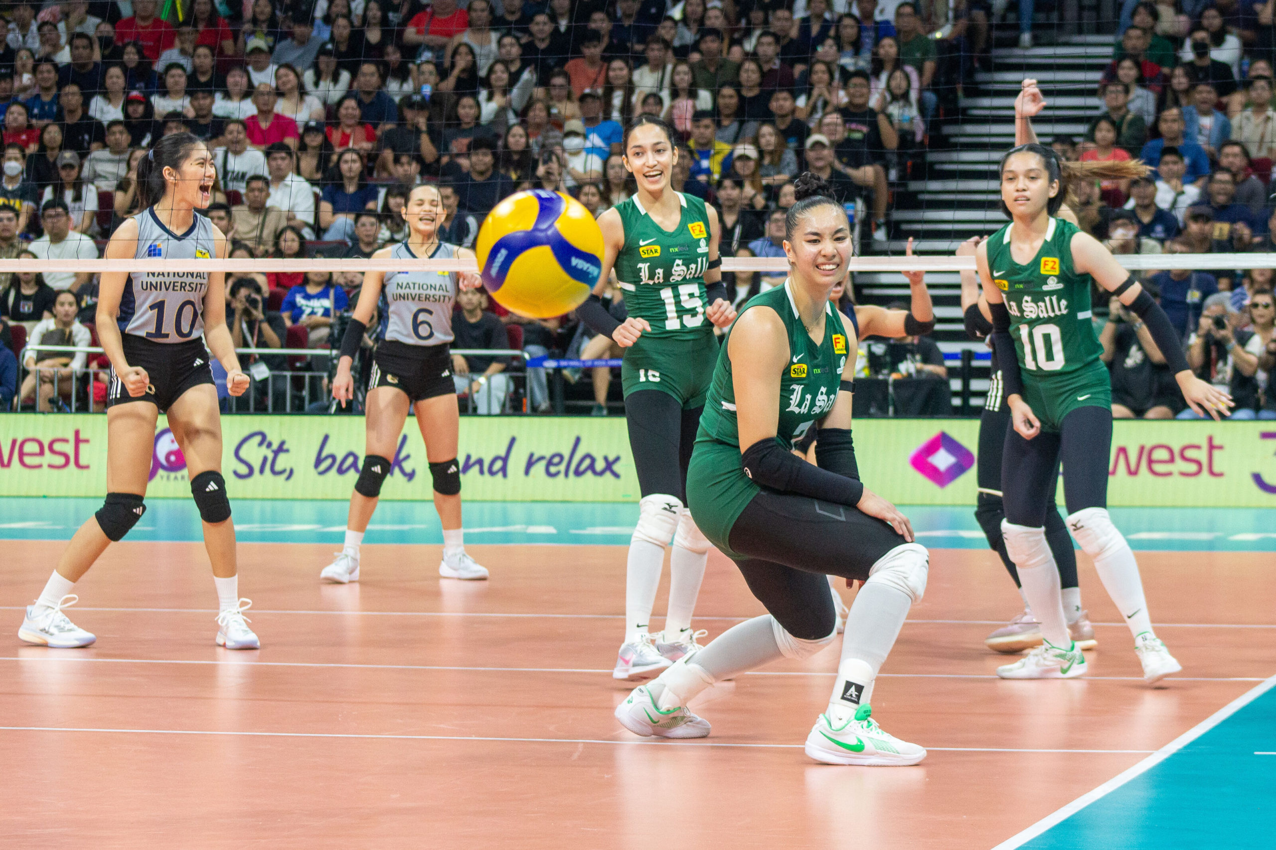 Lady Spikers, natinag sa kahol ng Lady Bulldogs