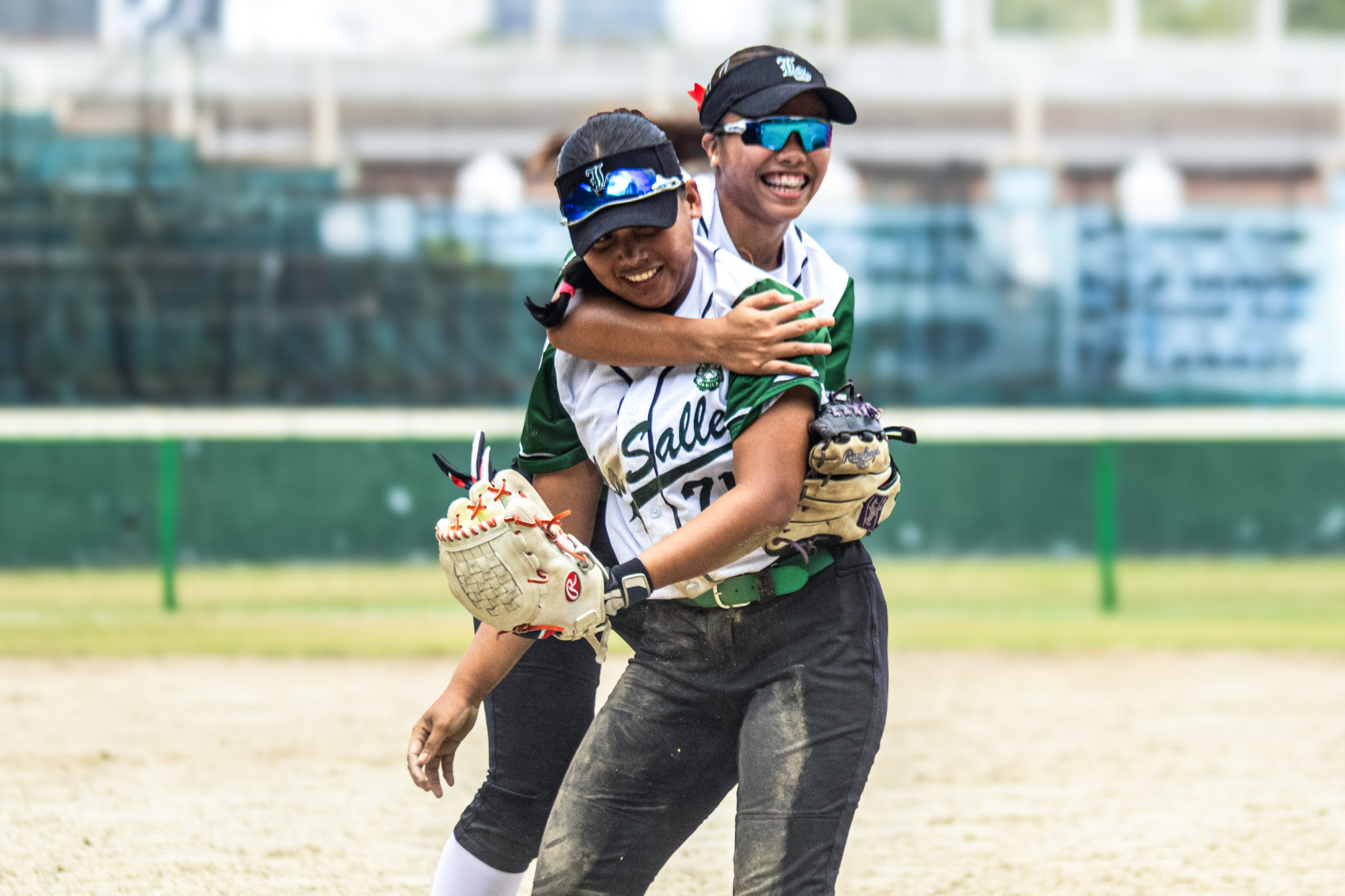 DLSU Lady Batters, niluray ang bagwis ng Ateneo Softball Team