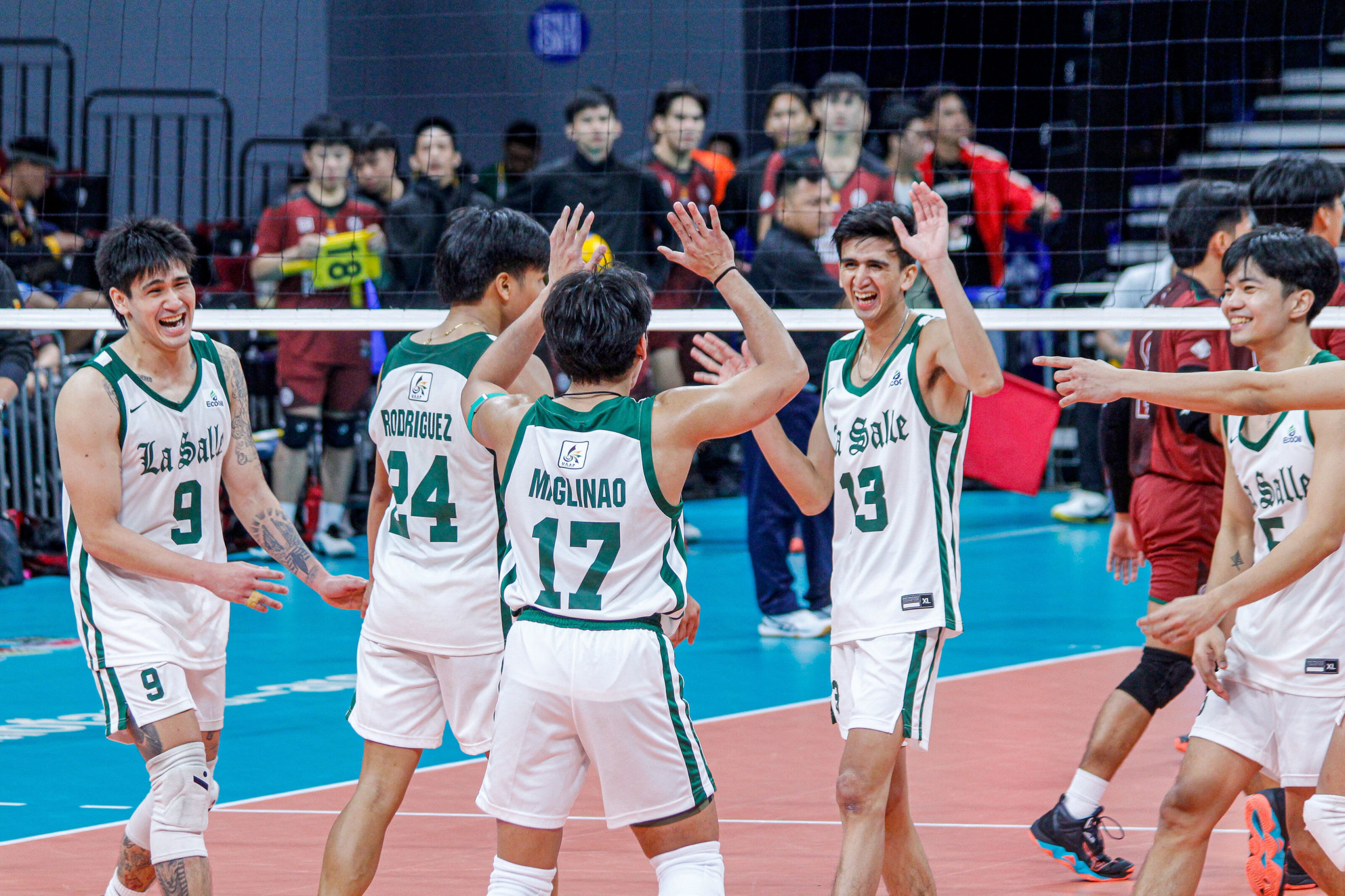 Green Spikers, pinaputla ang ningning ng Fighting Maroons 