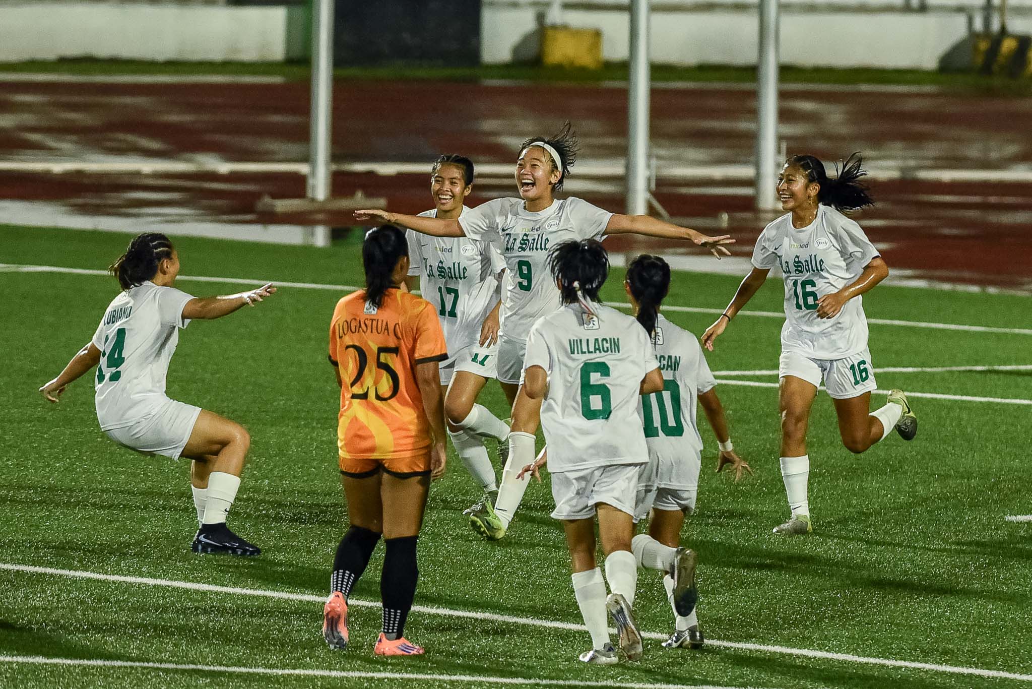 DLSU Lady Booters, niyanig ang lungga ng UST Lady Booters