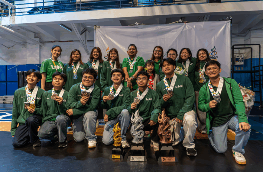 Ru-ROOK ng tagumpay: Lady at Green Woodpushers, kapit-bisig na tumapak sa podium