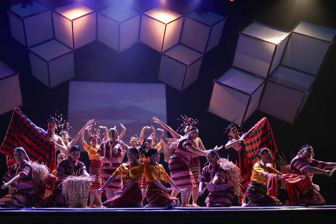 uLayaw: Pag-indak sa bulong ng pagkakakilanlan