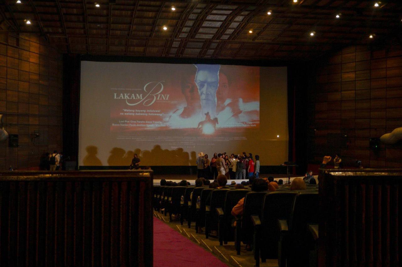 Lakambini: Kababaeng tao, kababaeng bayani  