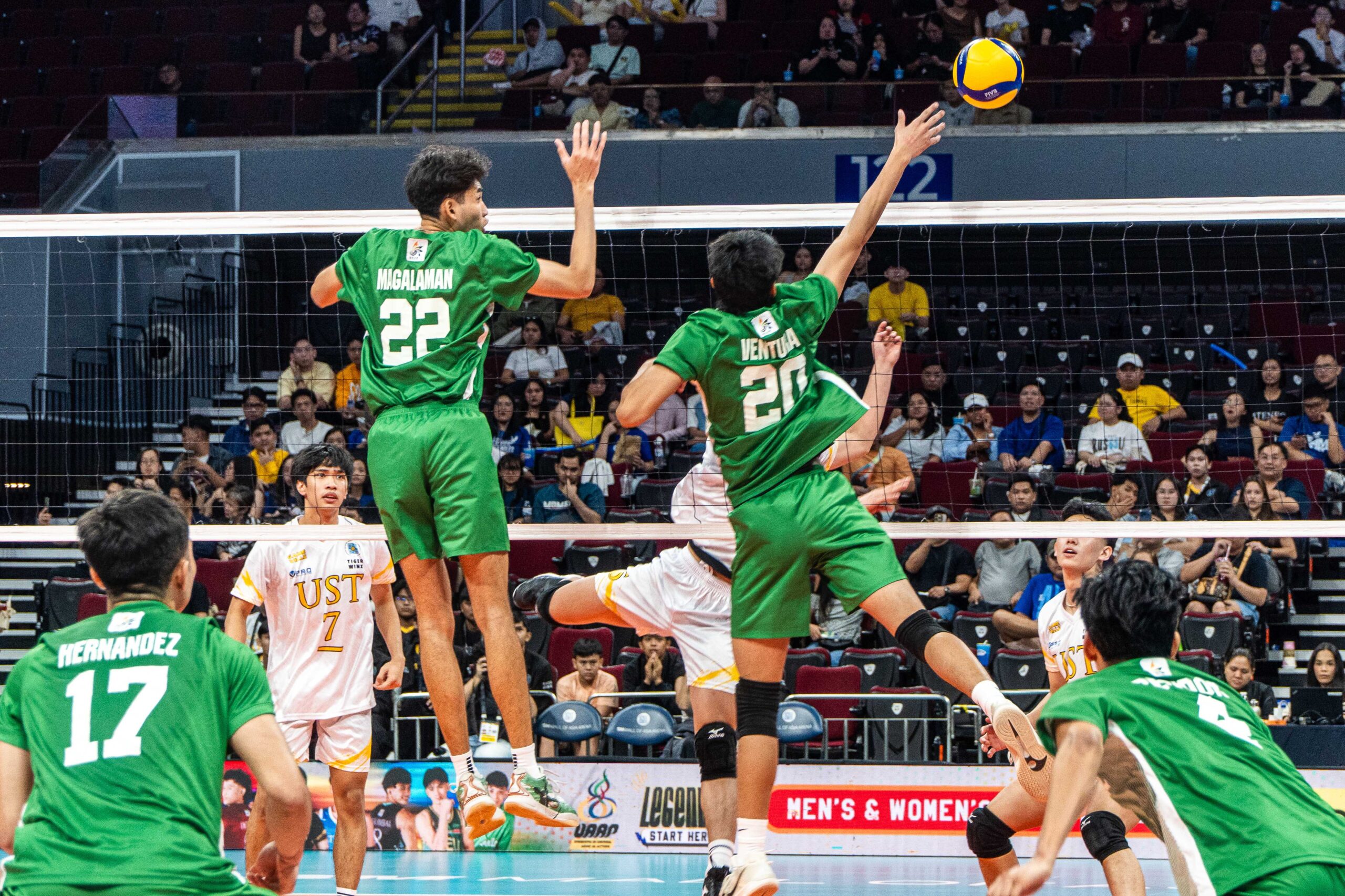 Green Spikers, sinibasib ng UST Golden Spikers